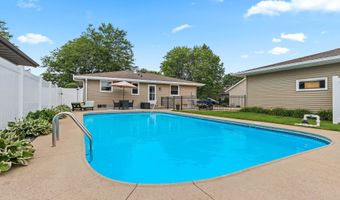 1718 SCHAEFER Cir, Appleton, WI 54915
