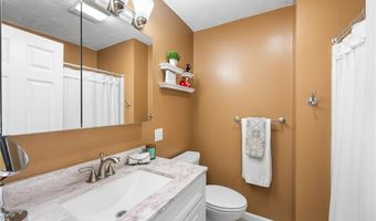 153 Grandview Ave, Lincoln, RI 02865