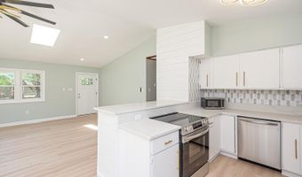 6438 KNOLL HILL Dr, Berlin, MD 21811
