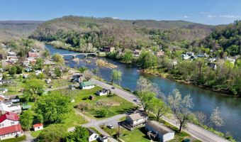 127 Calhoun St, Alderson, WV 24910