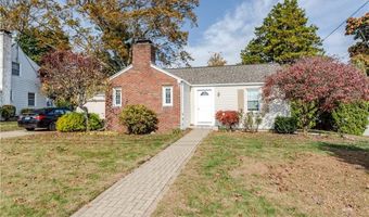 19 Coulters Rd, Cranston, RI 02920