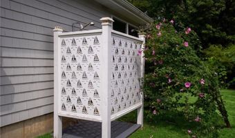 8 Presque Isle Trl, Narragansett, RI 02882