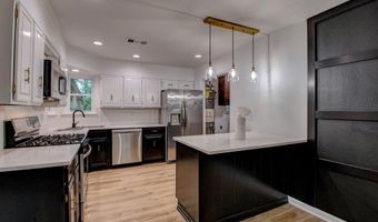 996 Hacienda Dr, Benton, AR 72019