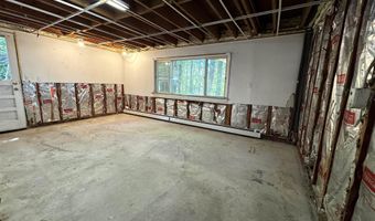 142 Pine Cir, Bennington, VT 05201