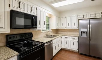 624 Woodland Dr, Benton, AR 72019
