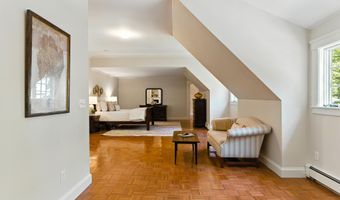 9 Scitterygussett Dr, Falmouth, ME 04105