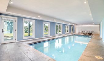 13 Kellogg St, Brookfield, CT 06804
