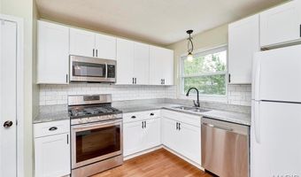 241 Valleyoak Ct, Ballwin, MO 63021