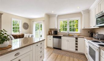 520 Corey Ln, Middletown, RI 02842