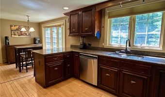93 Provident Pl, Coventry, RI 02816