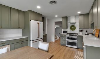 169 Chestnut Hill Ln S, Amherst, NY 14221