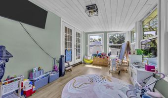 10 Linda Cir, Aberdeen, NJ 07747