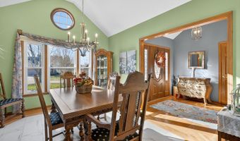 3610 Lakeview Dr, Algonquin, IL 60102