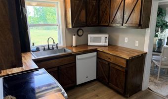 819 N MAPLE St, Adamsville, TN 38310
