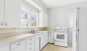 209 S 10Th St, Albia, IA 52531