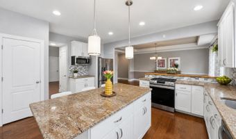 1 Prairie Ln, Bayville, NJ 08721