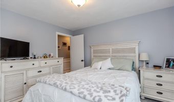 10 Pembroke Dr, Johnston, RI 02919