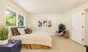 1105 Ivy Ln, Ashland, OR 97520