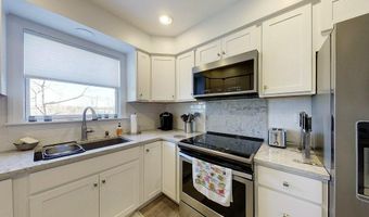2 E Blvd 2, Middletown, RI 02842