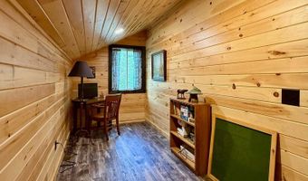8 Breezy Knoll Ln, Baileyville, ME 04694