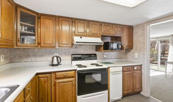 991 Oakland Rd, Belgrade, ME 04917