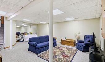 825 Queenswood Ct, Indianapolis, IN 46217