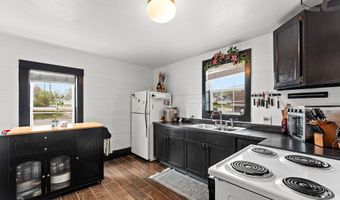 1215 NAVARINO St, Algoma, WI 54201