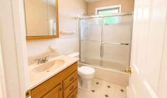 32 W Sylvan Dr, Allen, PA 18067