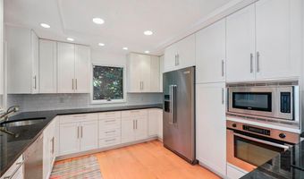 275 Boston Neck Rd, Narragansett, RI 02882