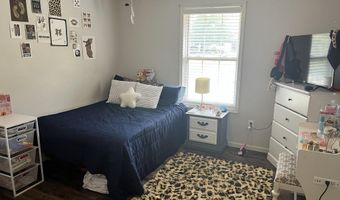 829 Rosemary Ave, Aurora, MO 65605