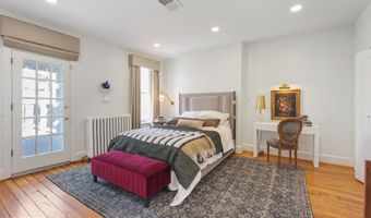 322 E CAPITOL St NE, Washington, DC 20003
