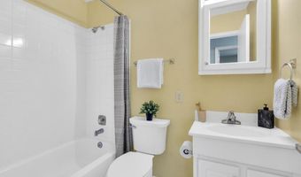 363 Windyoak Dr, Ballwin, MO 63021
