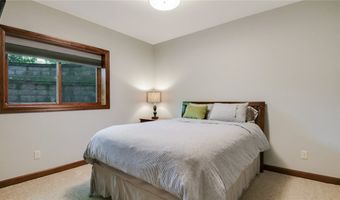 904 Timber View Dr, Altoona, WI 54720