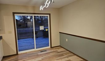 806 E Springfield St, Aurora, MO 65605