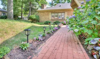 123 Pine Glen Dr, East Greenwich, RI 02818