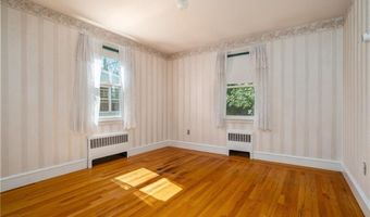 30 Winthrop St, East Providence, RI 02915