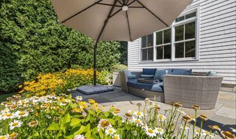 71 West Ave, Darien, CT 06820