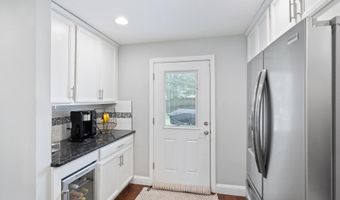 609 MAIN St, Bayville, NJ 08721