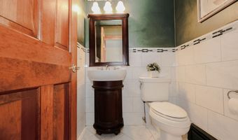 36 Old Farm Rd, Bedford, NH 03110