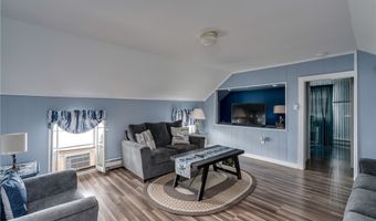 16 Bethune St, Alexandria Bay, NY 13607