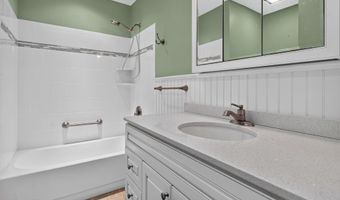 17 Railroad Ave, Beachwood, NJ 08722