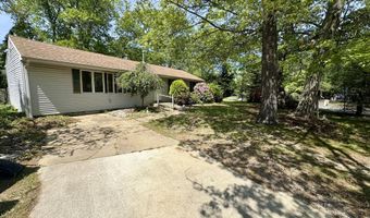 28 Chain Blvd, Bayville, NJ 08721