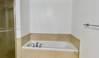 19900 E Country Club Dr 812, Aventura, FL 33180