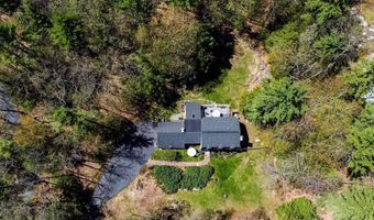 10 Greenbriar Ln, Amherst, NH 03031