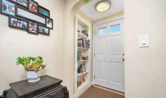 16 Raymond Pl, Cromwell, CT 06416