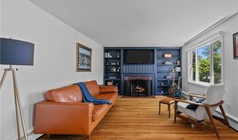 61 Richmond St, Bristol, RI 02809