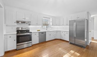 32 Brookwood Dr, Newtown, CT 06470