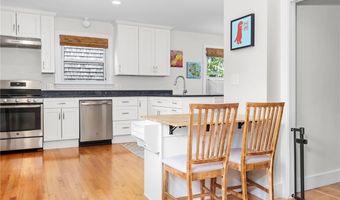 92 Franklin St, Bristol, RI 02809