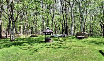 146 Algonquin Trl, Albrightsville, PA 18210