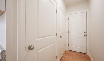 529 Wood St 4th Floor 4, Bristol, RI 02809